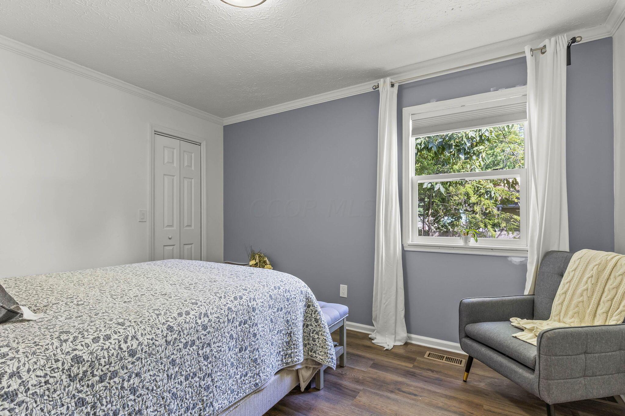 712 Cherrington Road