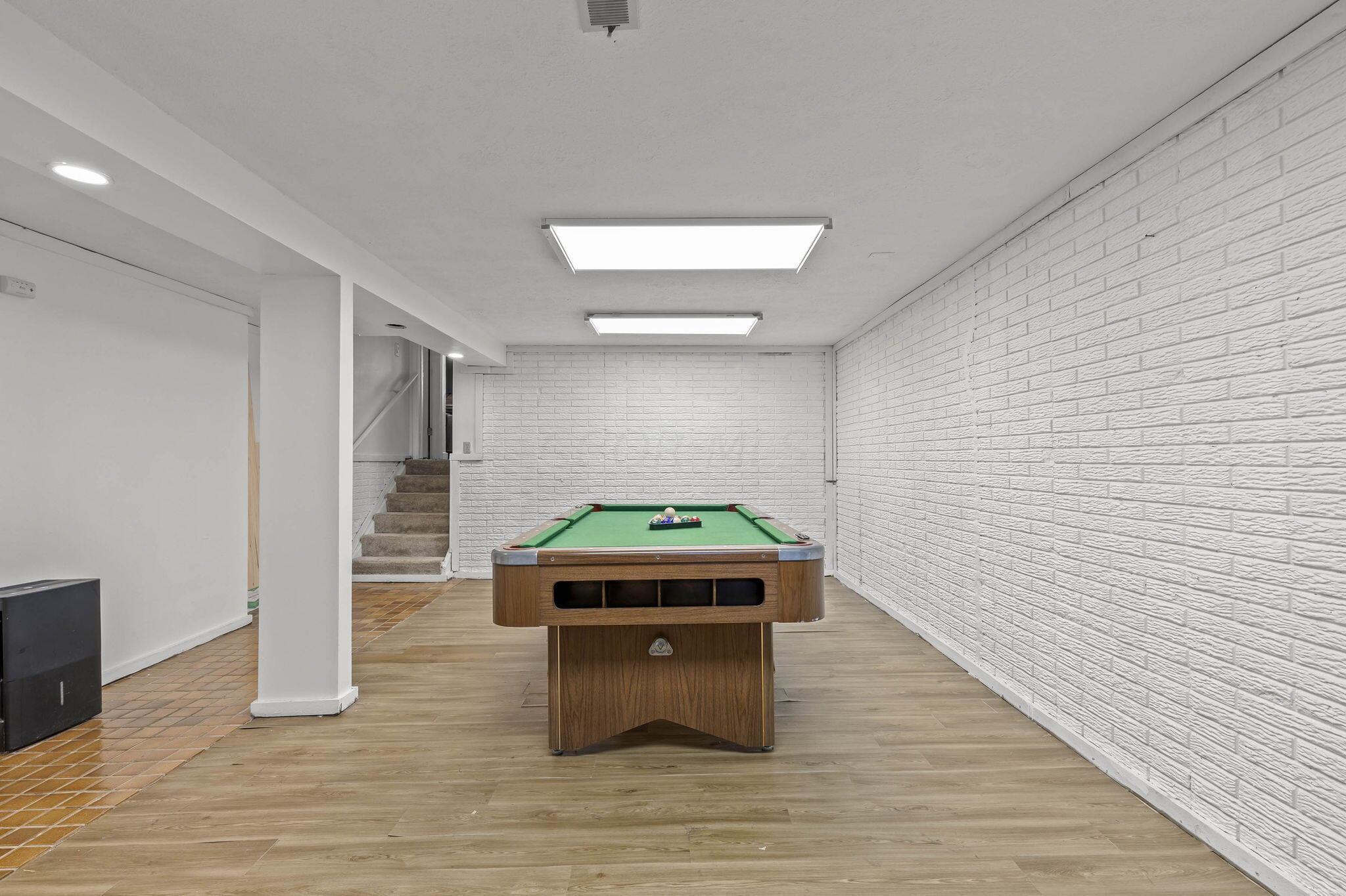 712 Cherrington Road