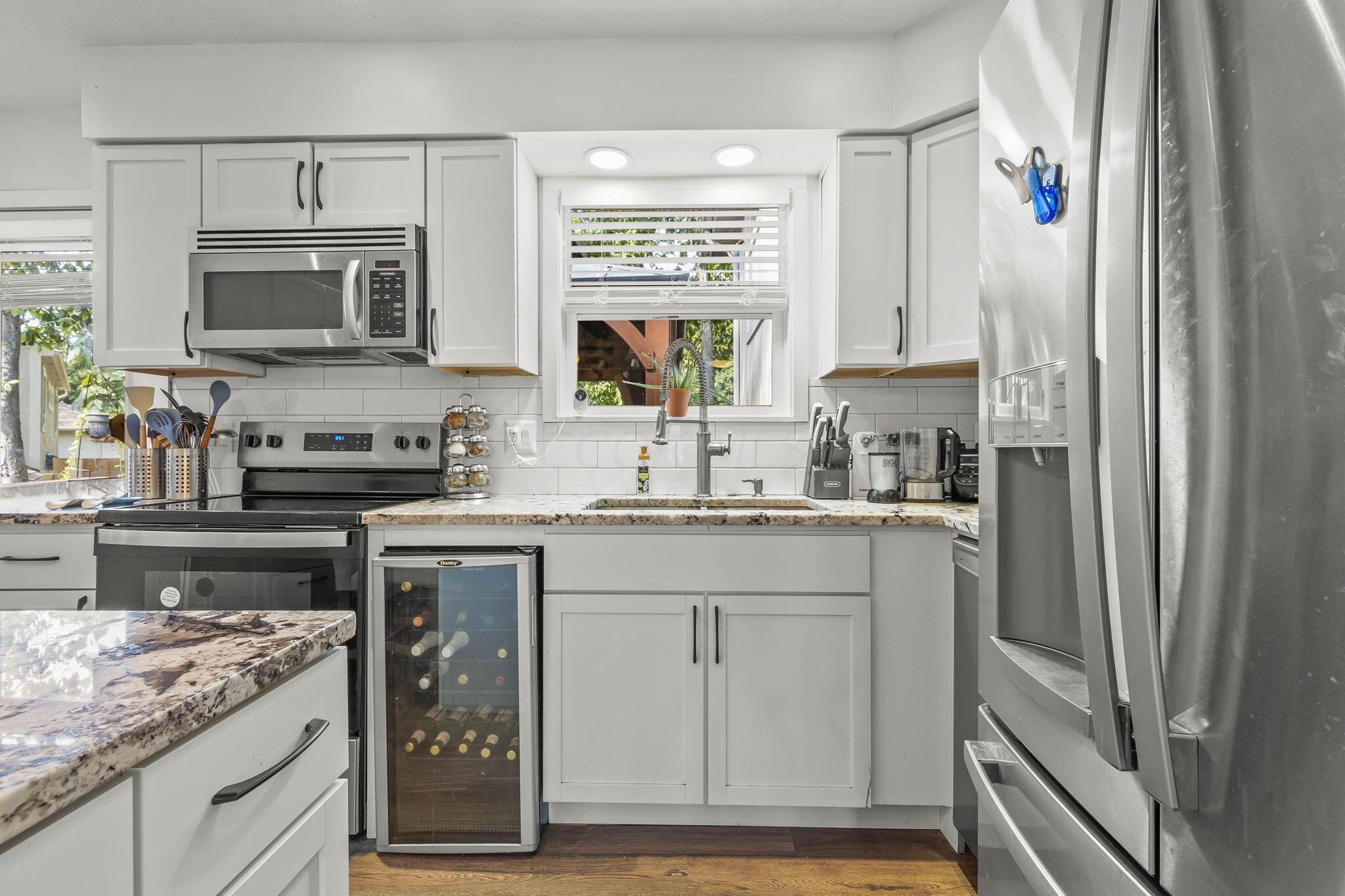 712 Cherrington Road