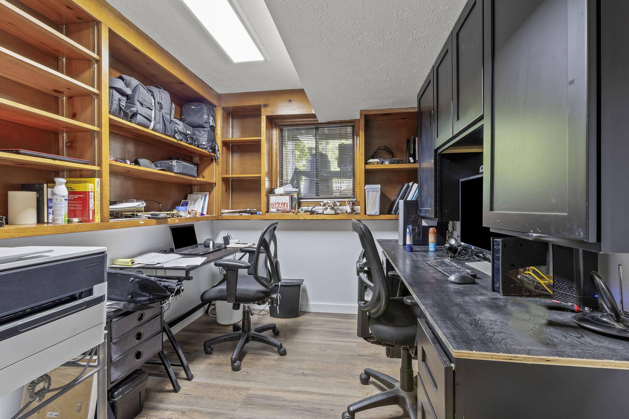 712 Cherrington Road