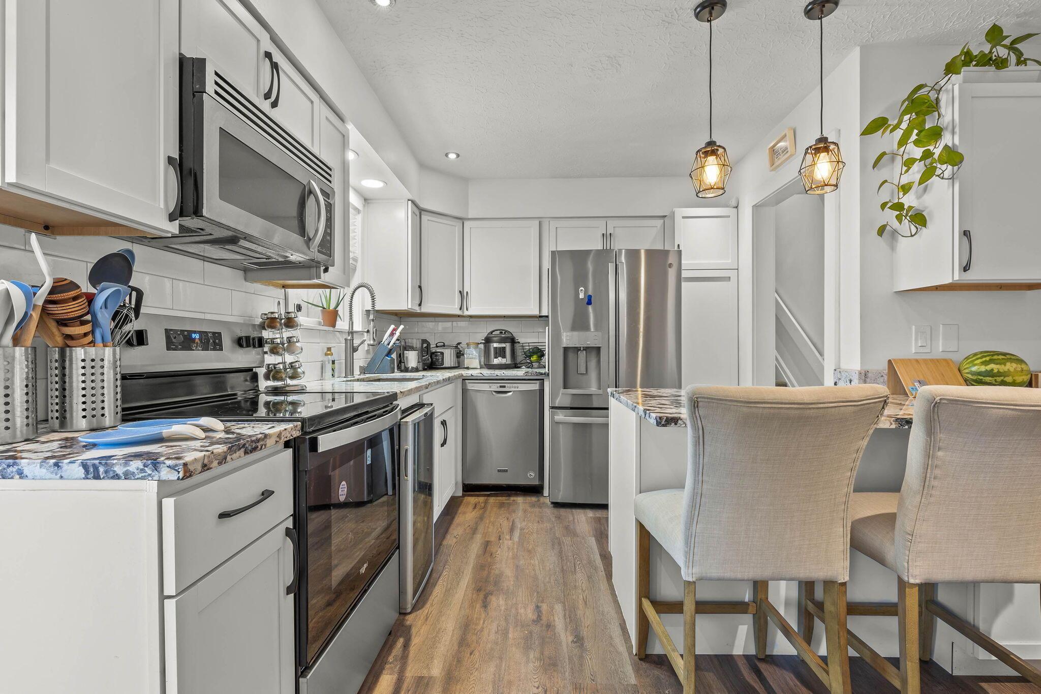 712 Cherrington Road