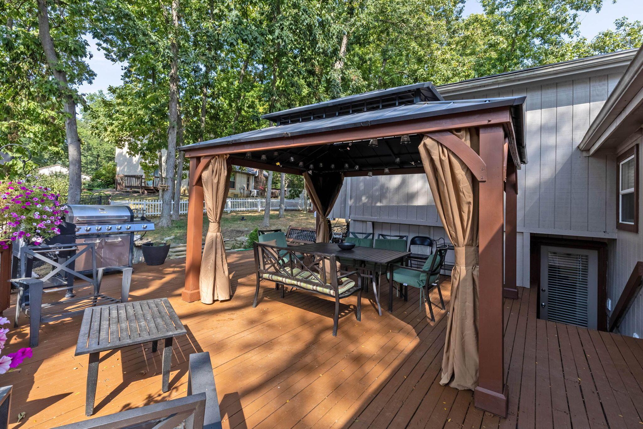 712 Cherrington Road