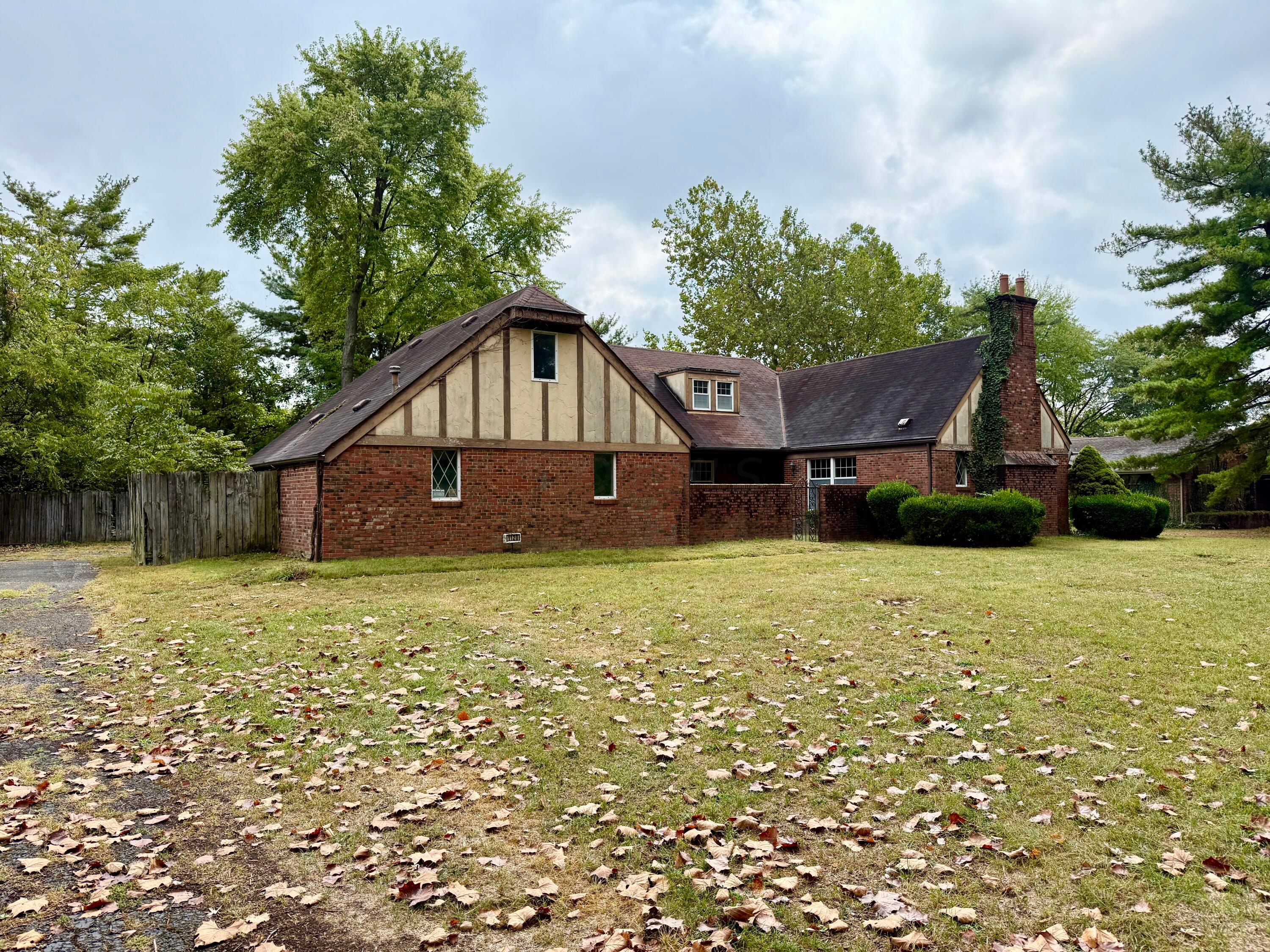 1120 Fairway Boulevard