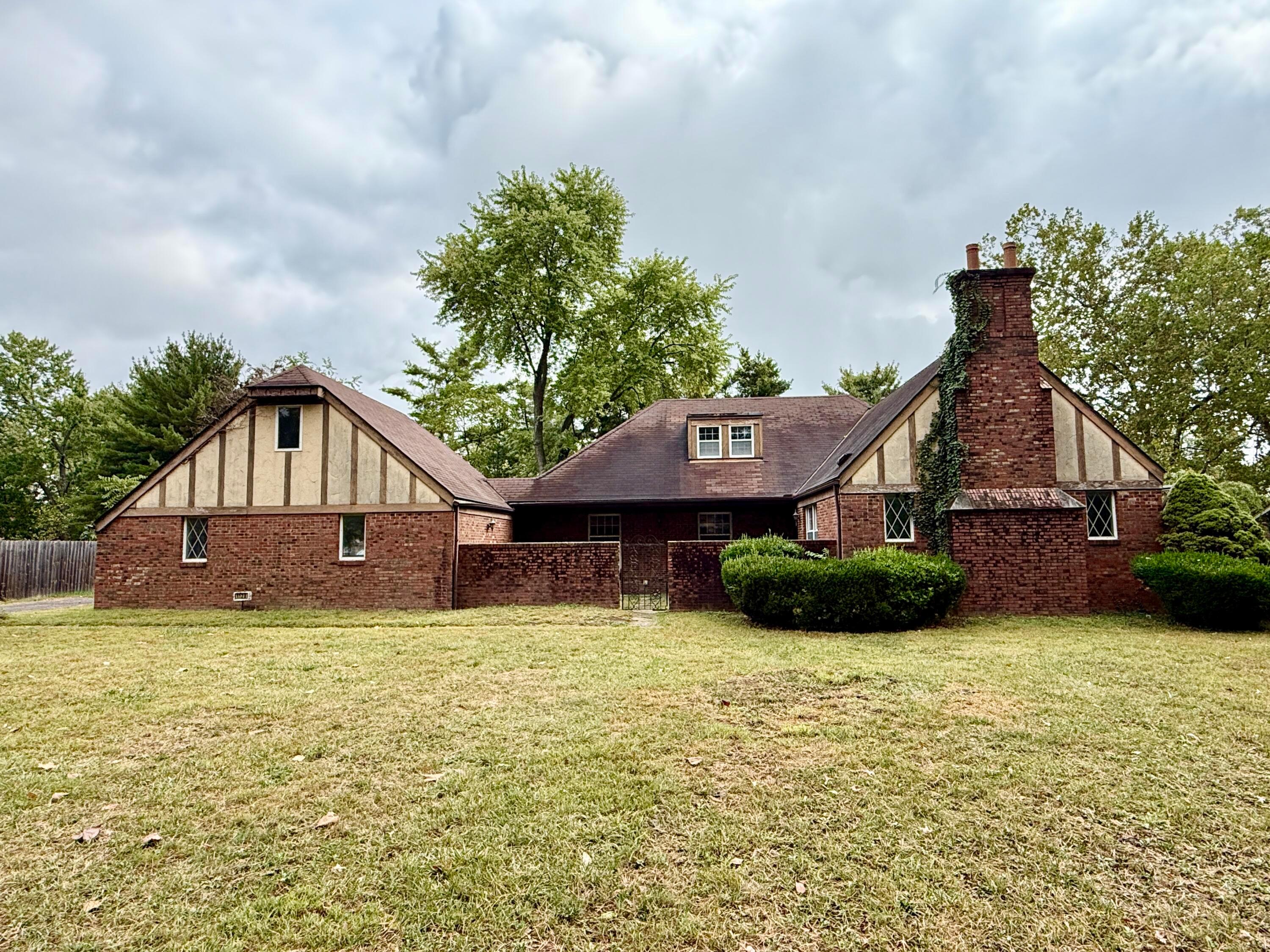 1120 Fairway Boulevard