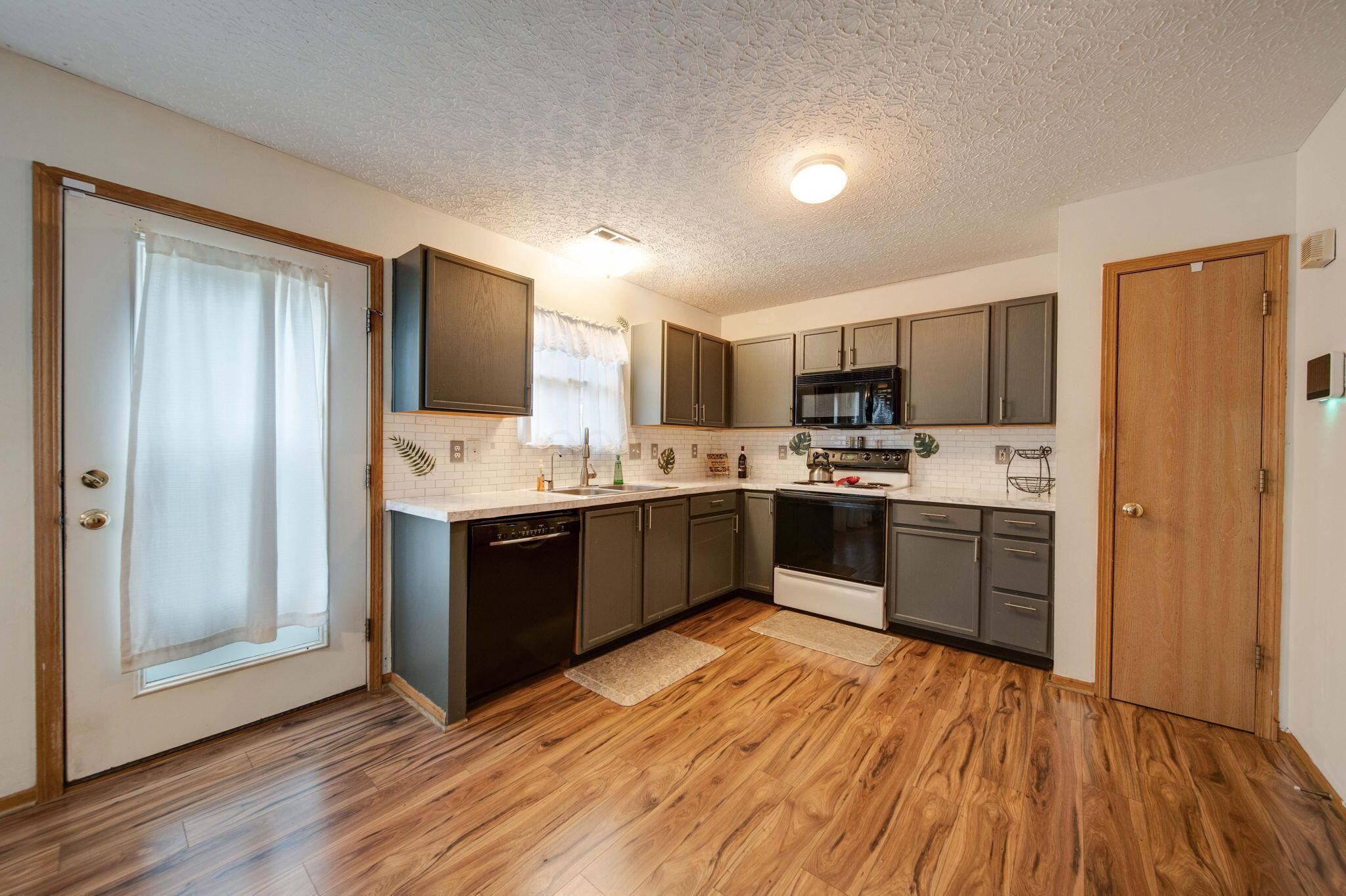 2772 Eastern Glen Drive, 79