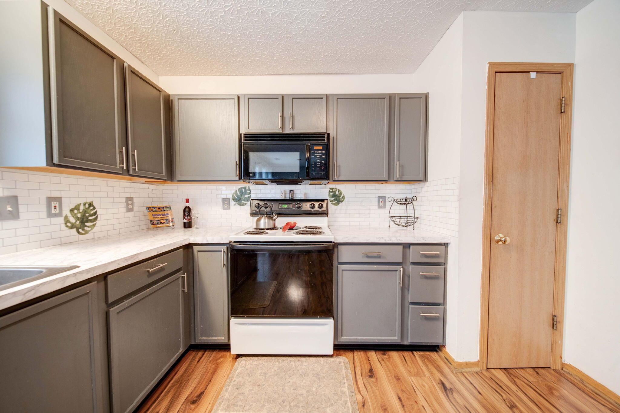 2772 Eastern Glen Drive, 79