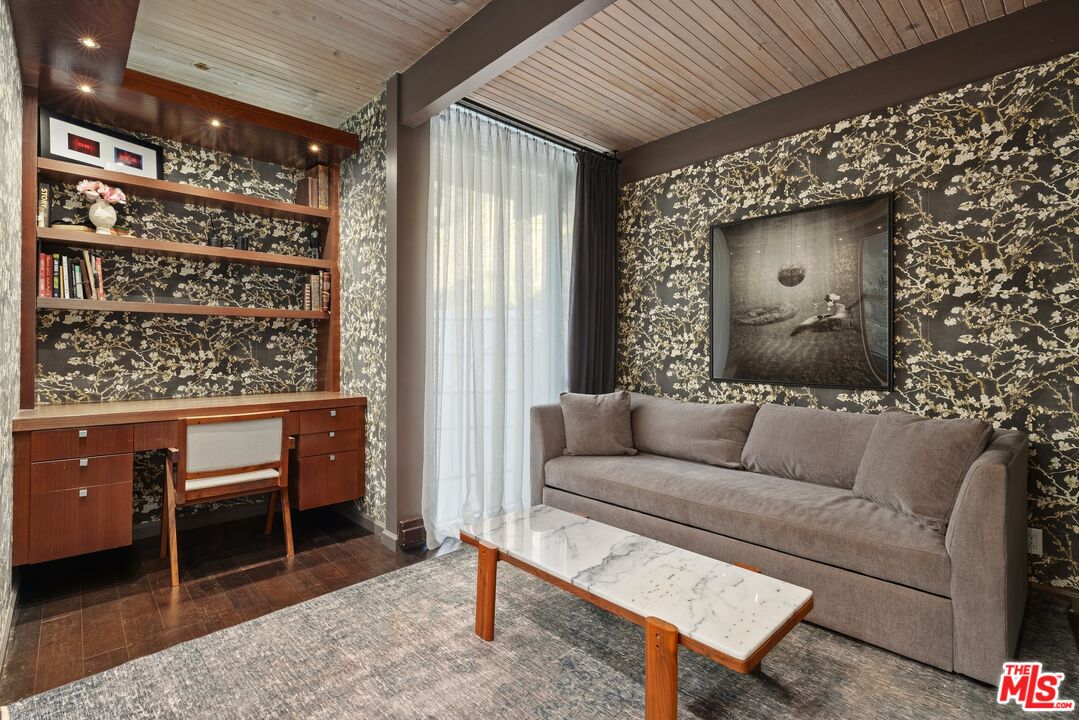 2061 Nichols Canyon Rd