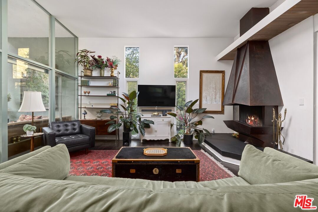 2061 Nichols Canyon Rd