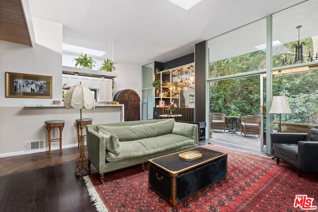 2061 Nichols Canyon Rd