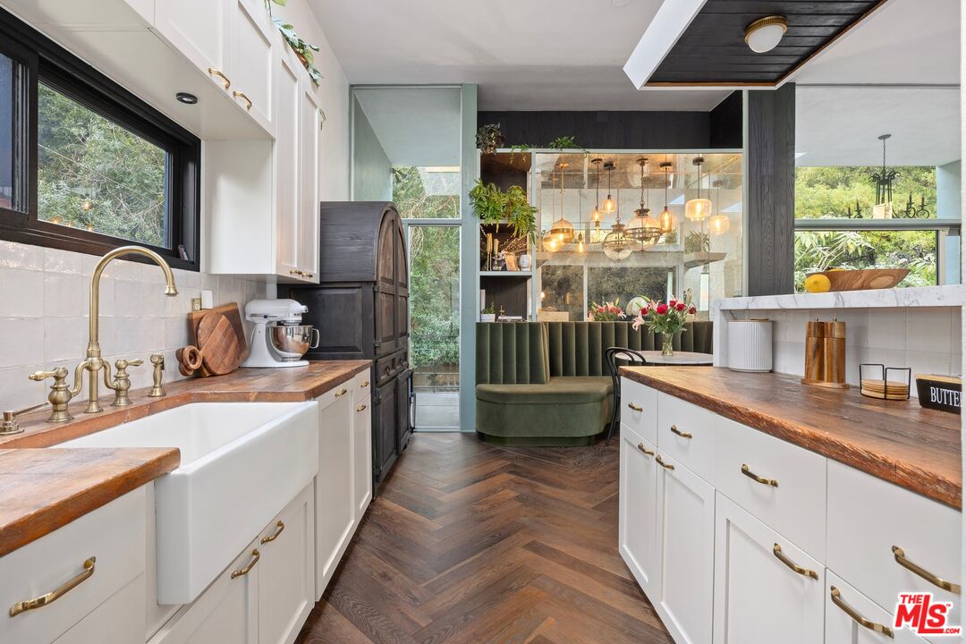 2061 Nichols Canyon Rd