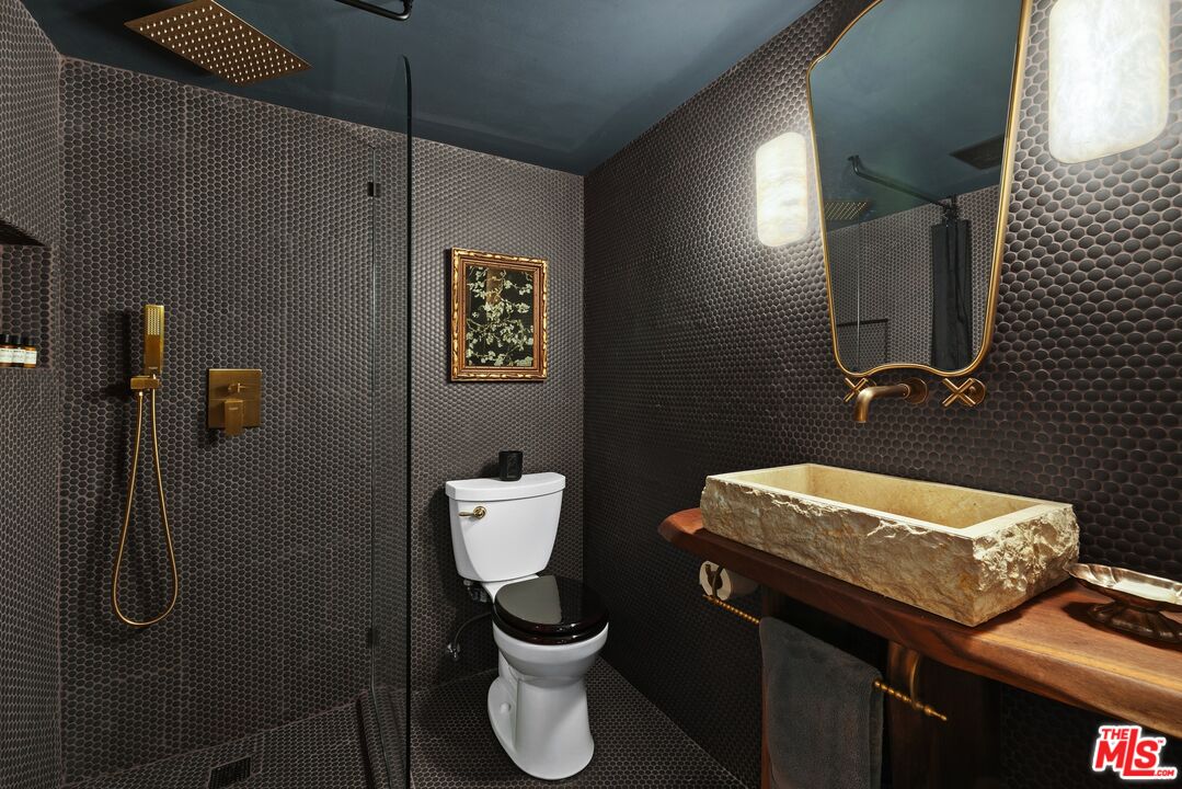 2061 Nichols Canyon Rd