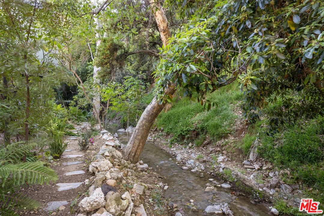 2061 Nichols Canyon Rd