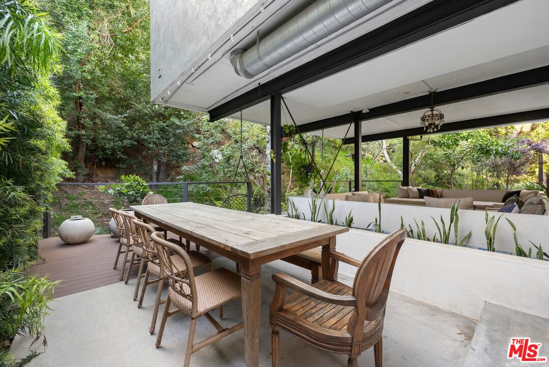 2061 Nichols Canyon Rd