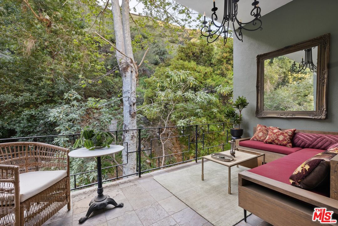 2061 Nichols Canyon Rd