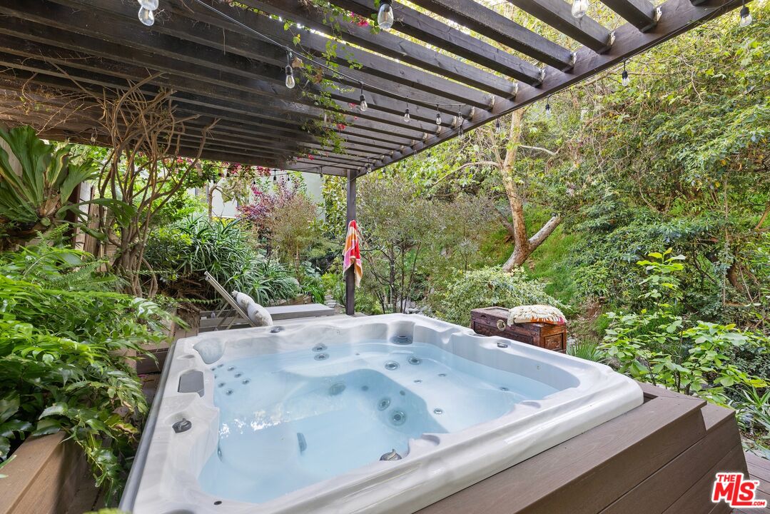 2061 Nichols Canyon Rd