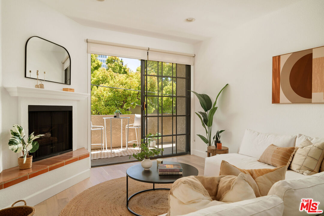 221 S Oak Knoll Ave Unit: 201