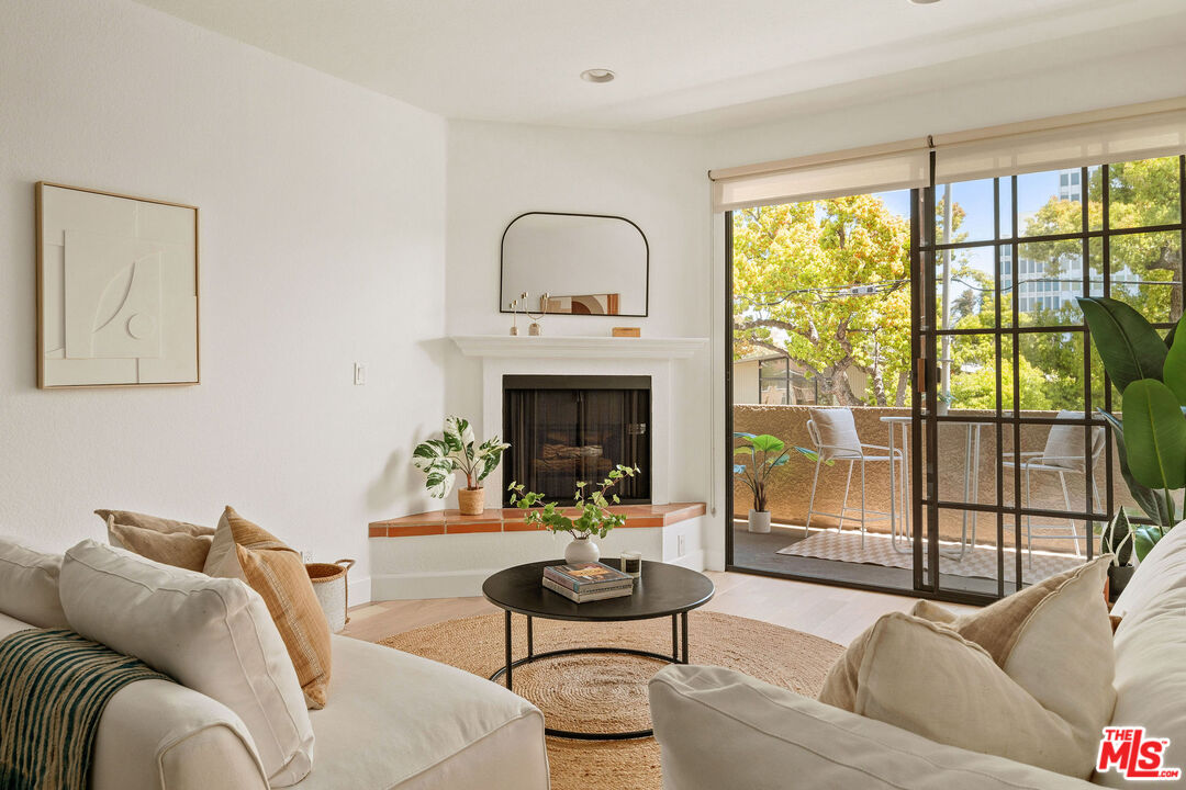 221 S Oak Knoll Ave Unit: 201