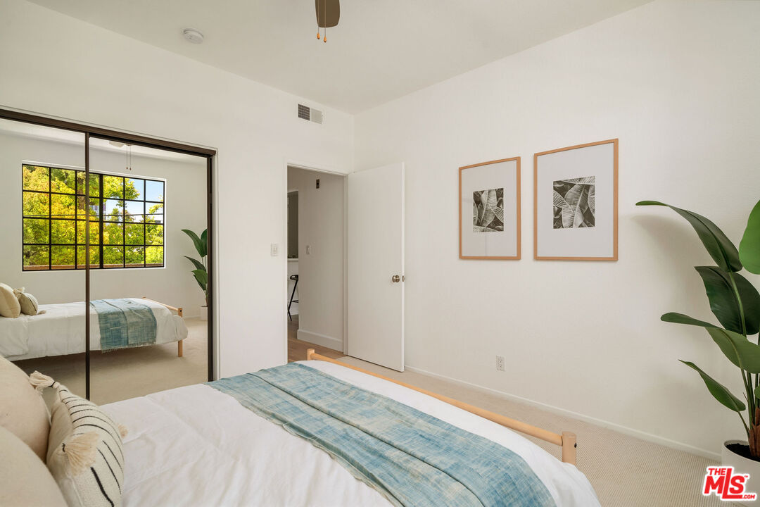 221 S Oak Knoll Ave Unit: 201