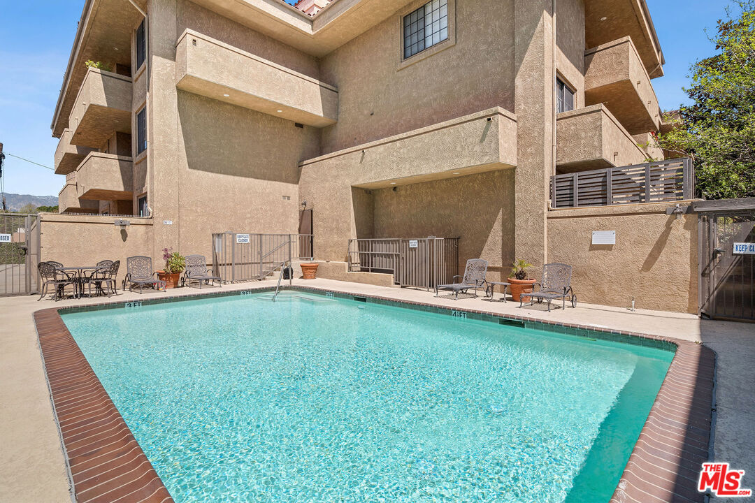 221 S Oak Knoll Ave Unit: 201