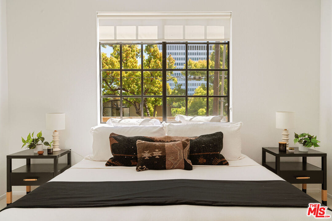 221 S Oak Knoll Ave Unit: 201