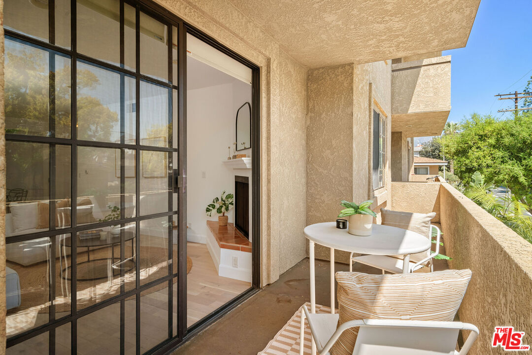 221 S Oak Knoll Ave Unit: 201