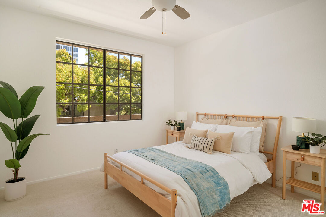 221 S Oak Knoll Ave Unit: 201