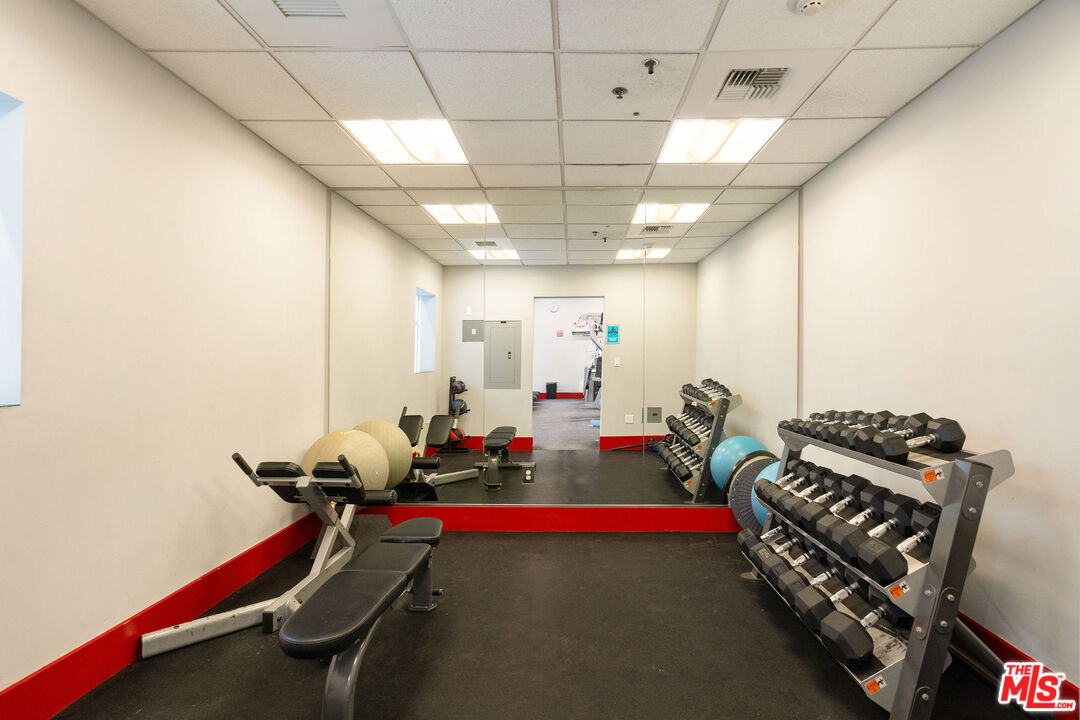 645 W 9th St Unit: 524