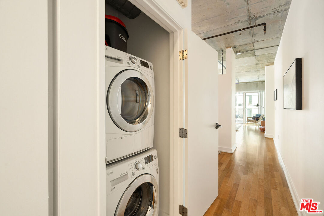 645 W 9th St Unit: 524