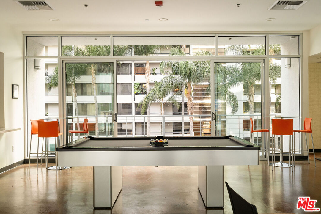 645 W 9th St Unit: 524