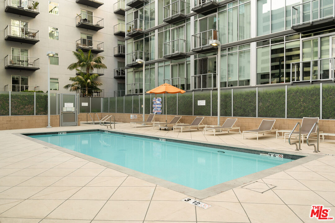 645 W 9th St Unit: 524