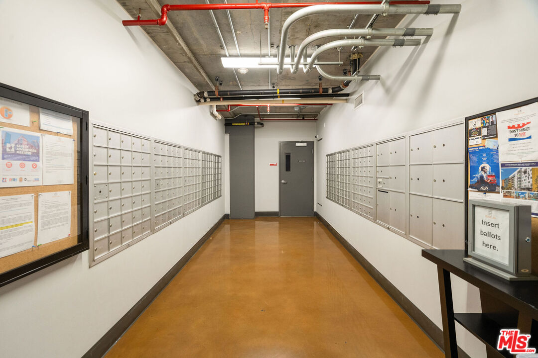 645 W 9th St Unit: 524