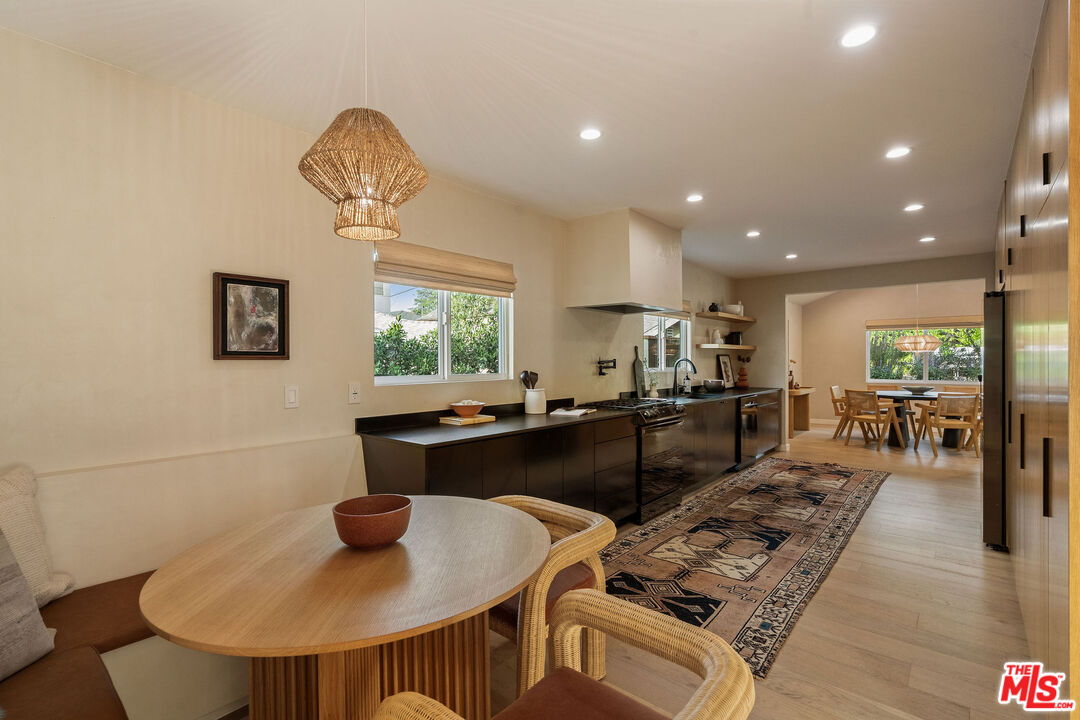 1840 S Dunsmuir Ave