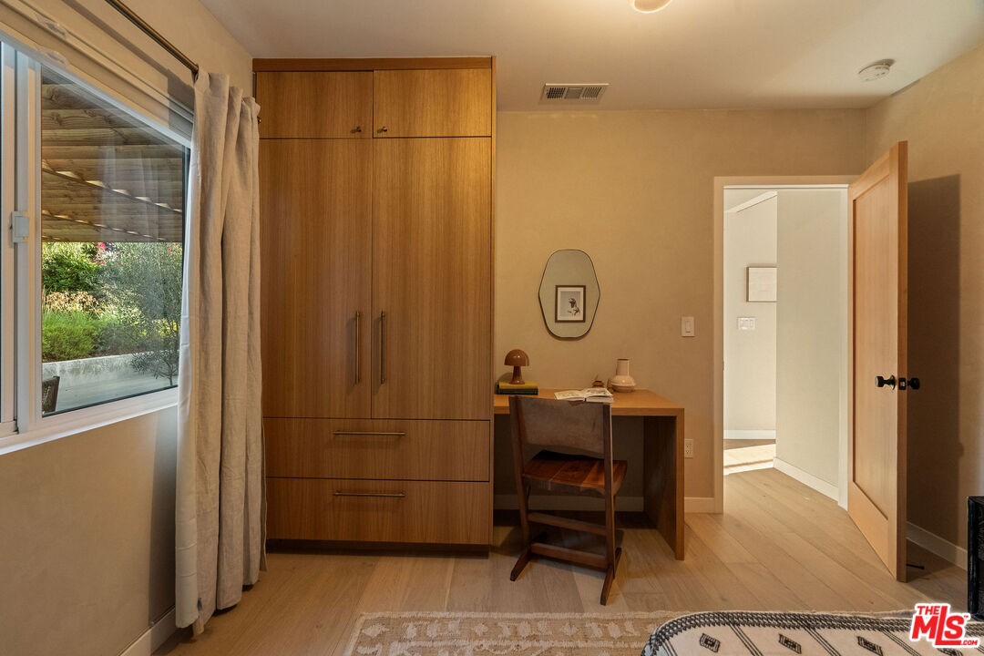 1840 S Dunsmuir Ave