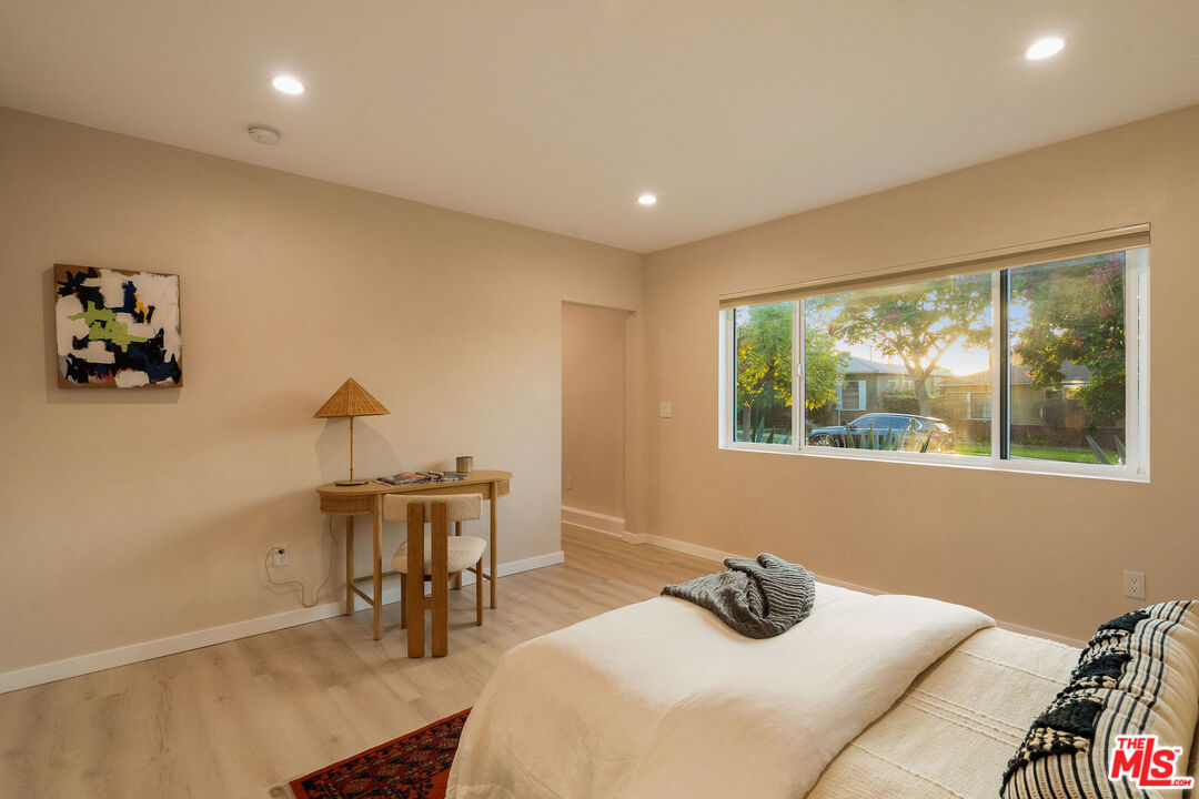 1840 S Dunsmuir Ave