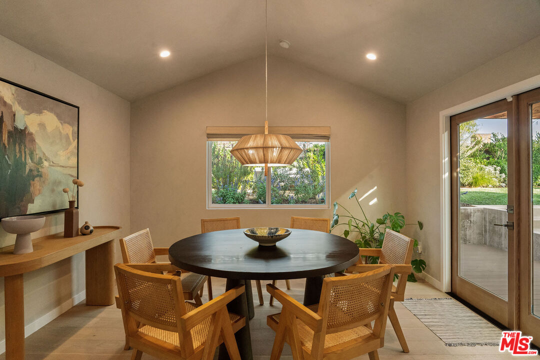 1840 S Dunsmuir Ave