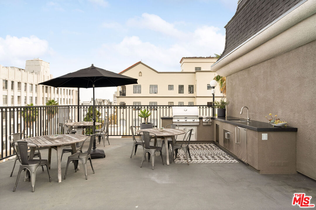 585 N Rossmore Ave Unit: 407