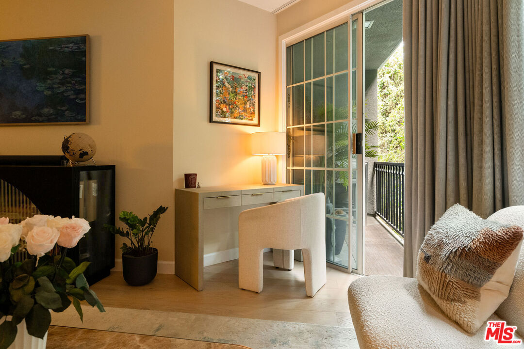 585 N Rossmore Ave Unit: 407