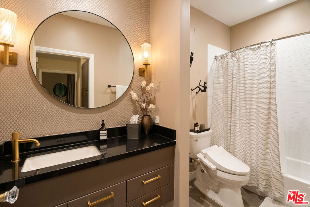 585 N Rossmore Ave Unit: 407