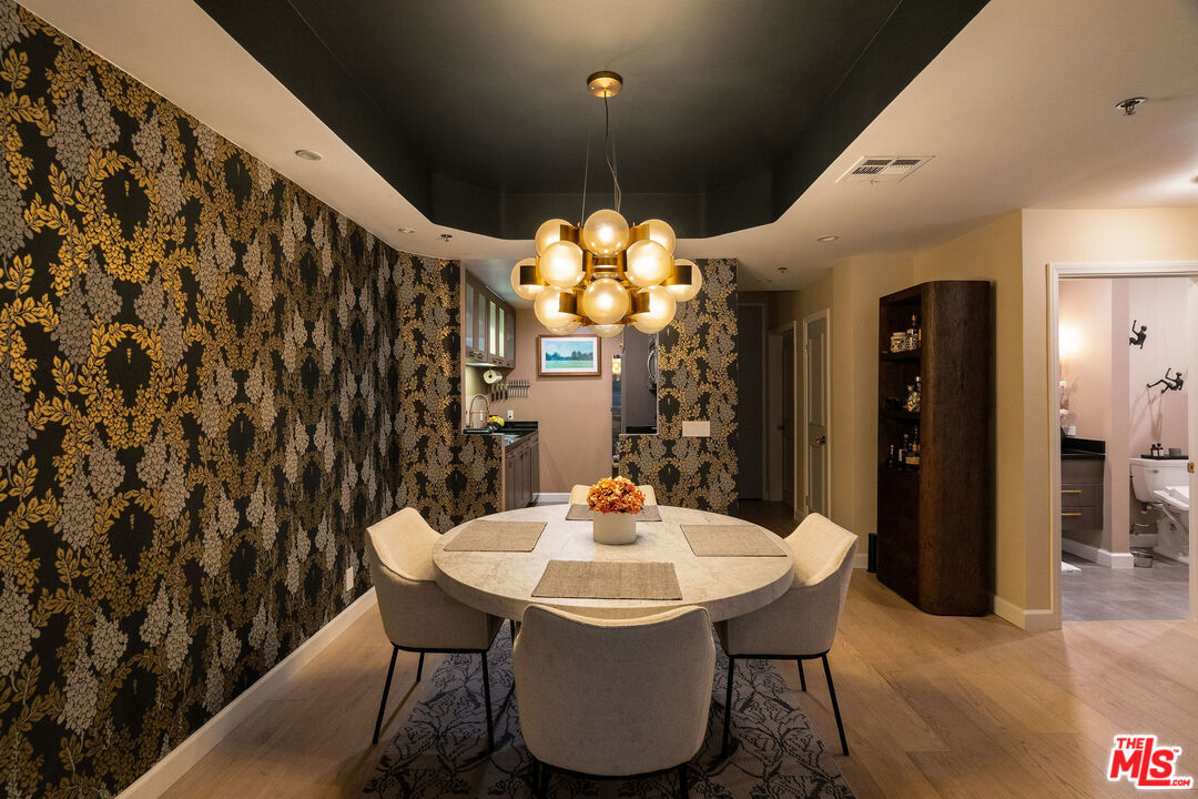 585 N Rossmore Ave Unit: 407