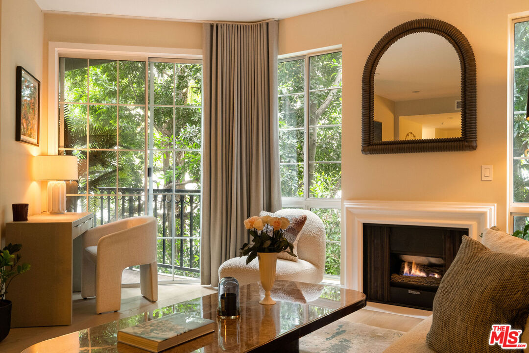 585 N Rossmore Ave Unit: 407