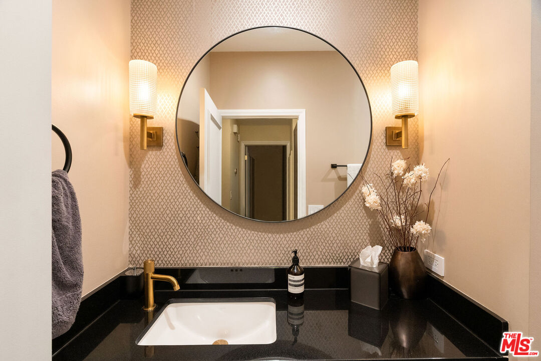 585 N Rossmore Ave Unit: 407