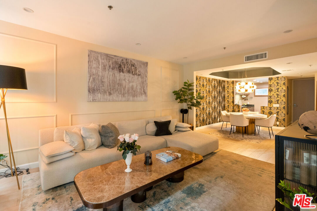 585 N Rossmore Ave Unit: 407