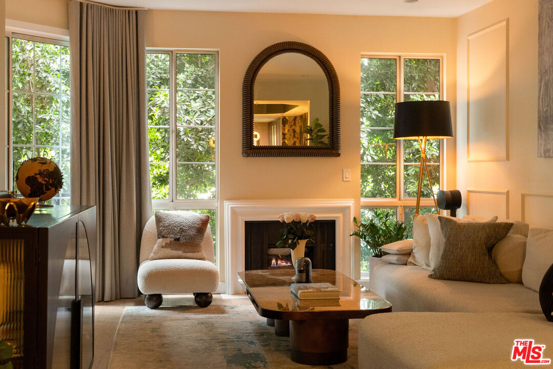 585 N Rossmore Ave Unit: 407