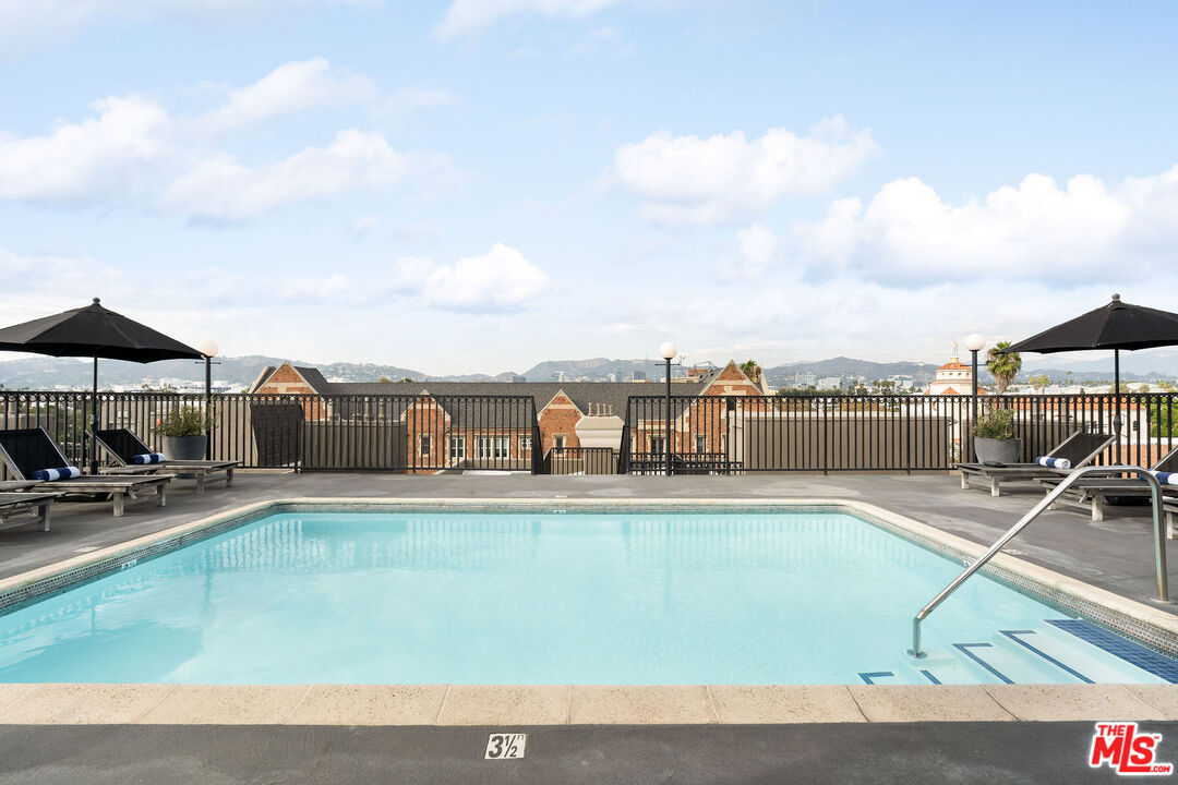 585 N Rossmore Ave Unit: 407