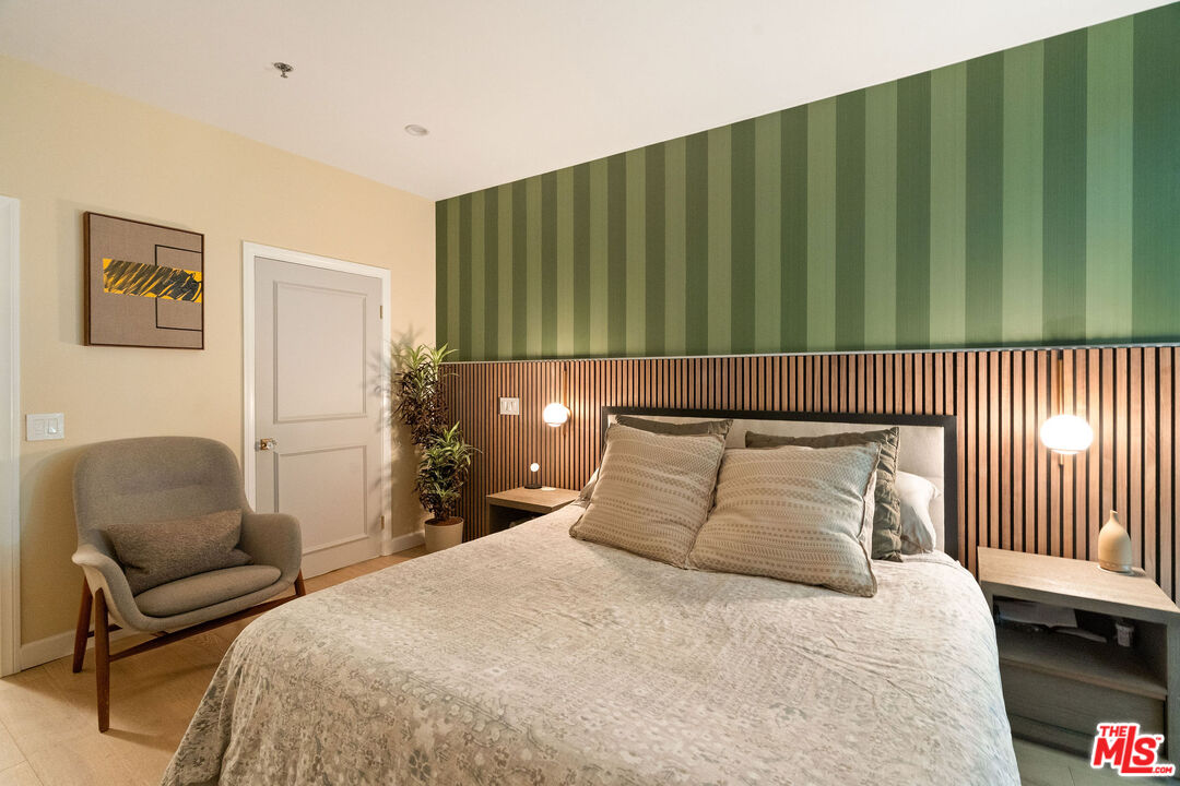 585 N Rossmore Ave Unit: 407