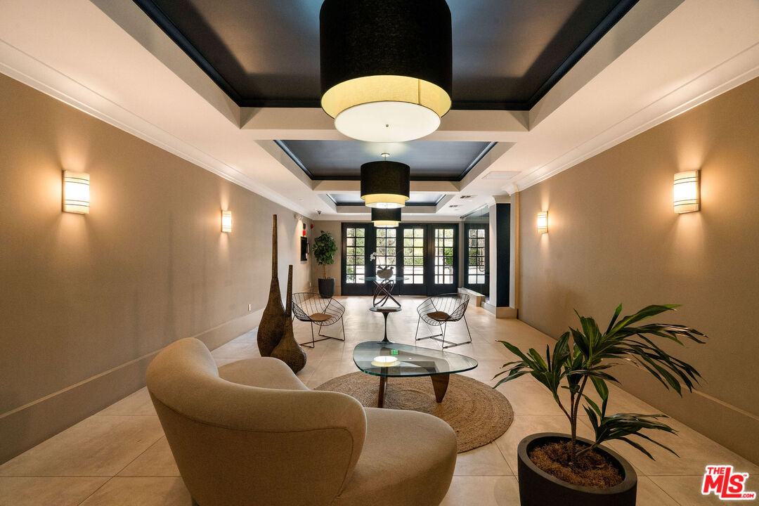 585 N Rossmore Ave Unit: 407