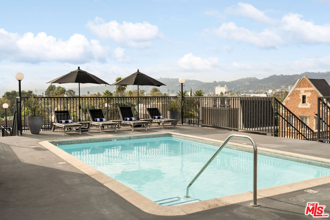 585 N Rossmore Ave Unit: 407