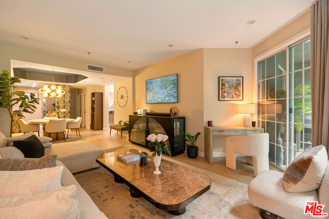 585 N Rossmore Ave Unit: 407