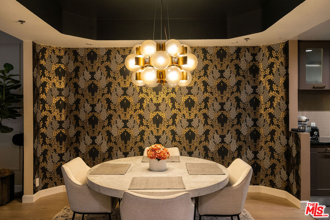 585 N Rossmore Ave Unit: 407