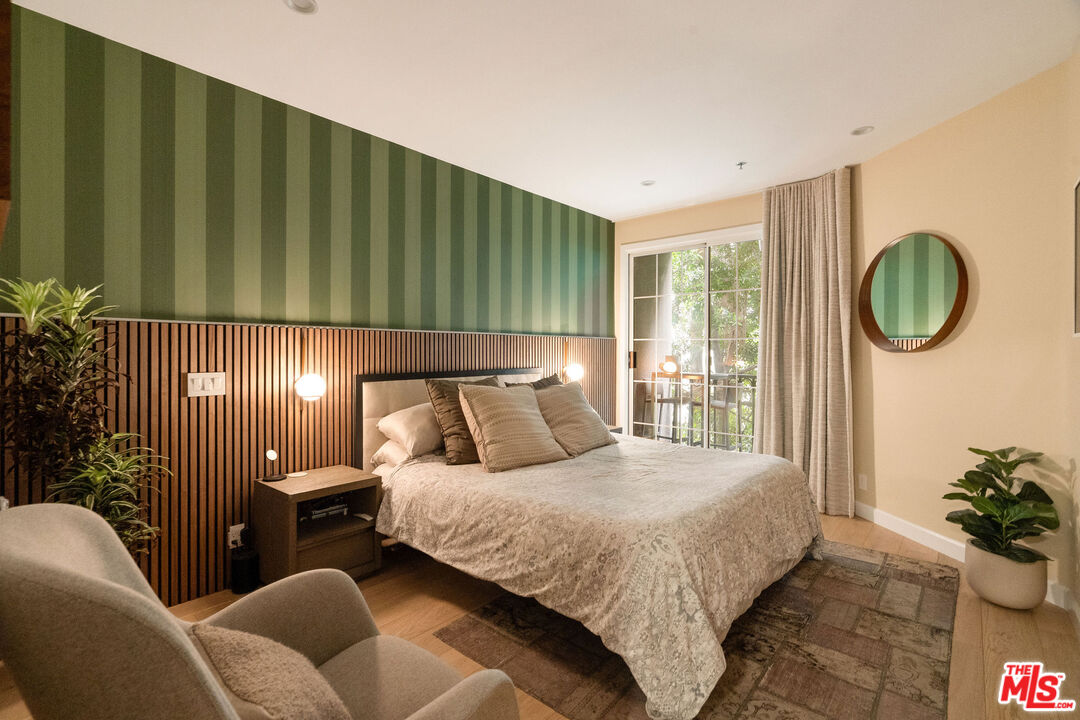 585 N Rossmore Ave Unit: 407